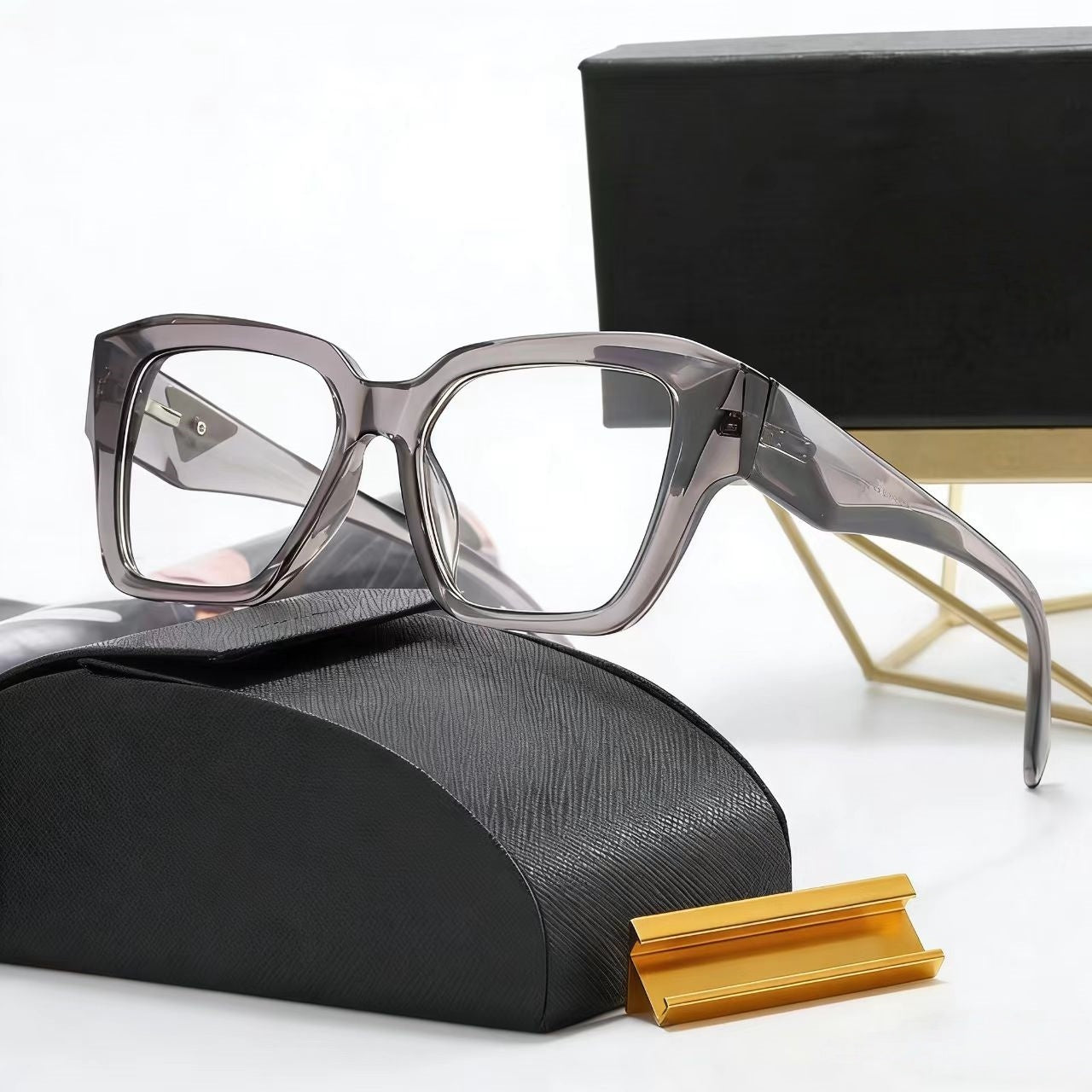T588-1074 Fashionable small frame sunglasses, trendy sunglasses