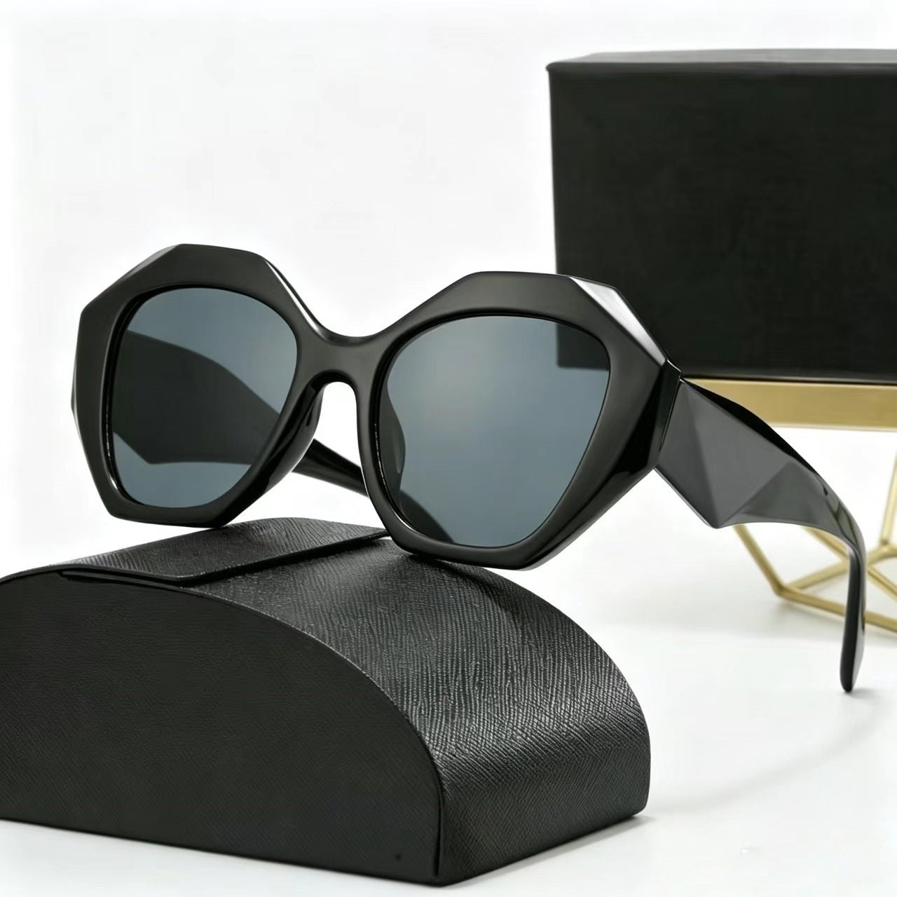 T588-1132    Personalized, versatile, irregular UV resistant sunglasses