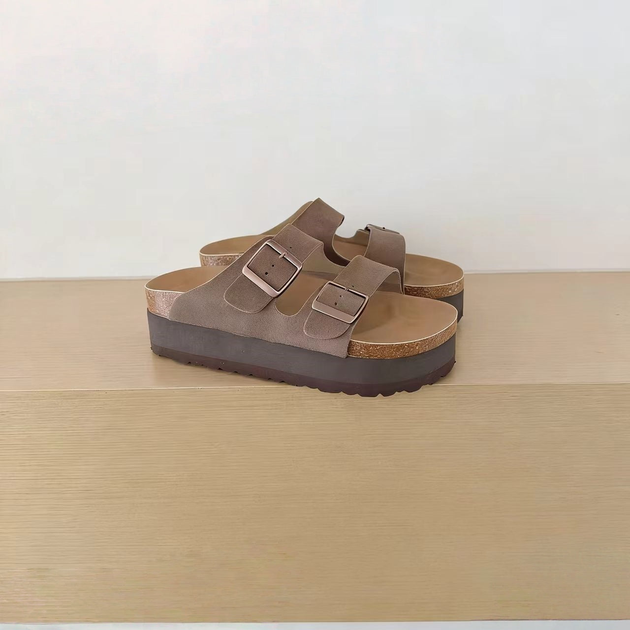 T588-1084 Thick soled sandals without heels for outdoor wear, summer trend